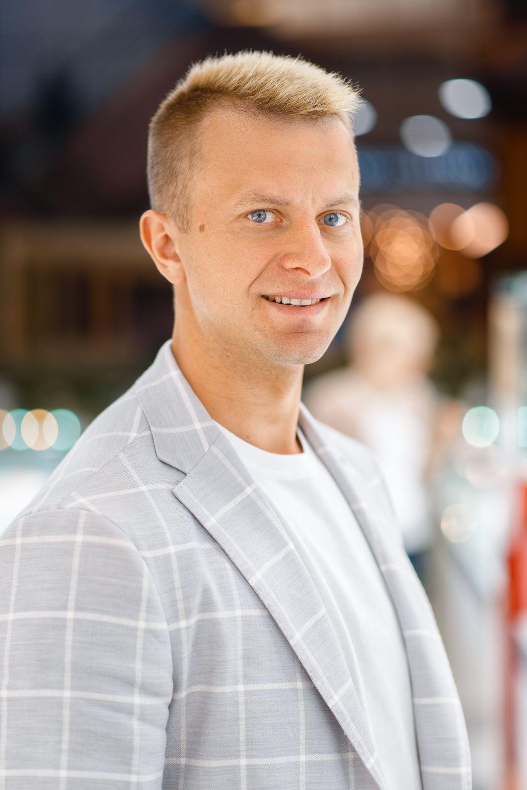 portrait-of-cheerful-man
